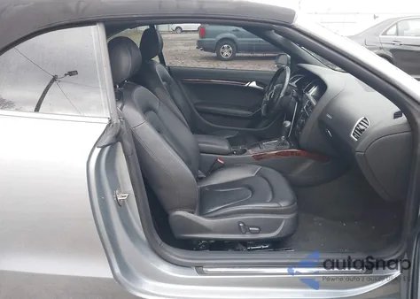 2010 Audi A5 2.0T Premium z USA, uszkodzony, nr VIN WAULFAFH2AN006771